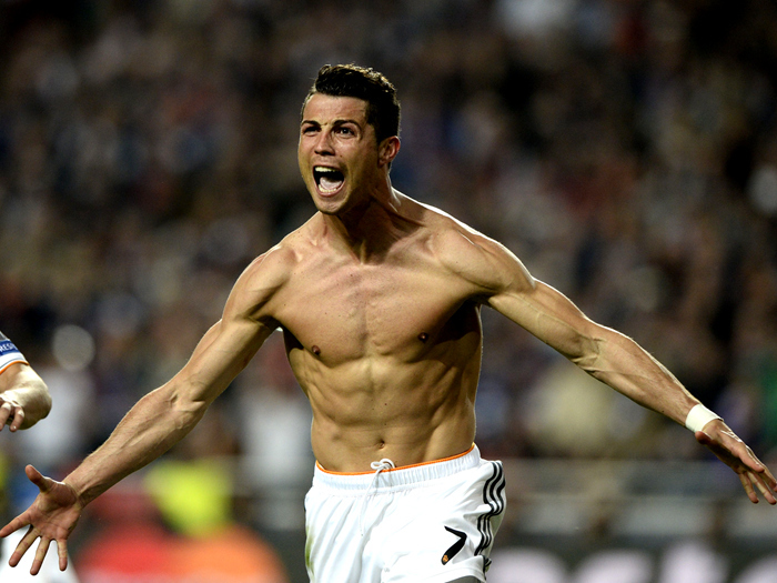 布伦森比赛中换鞋，从Kobe 3换回Kobe 6（布伦森赛场临时换鞋：由Kobe 3改穿Kobe 6）