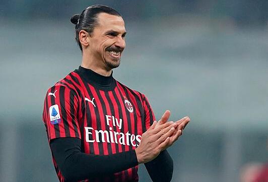 鲍威尔：连败期间球员们好多次没按教练战术来，临场瞎打（鲍威尔：连败时队员屡次不执行战术，临场各自为战）