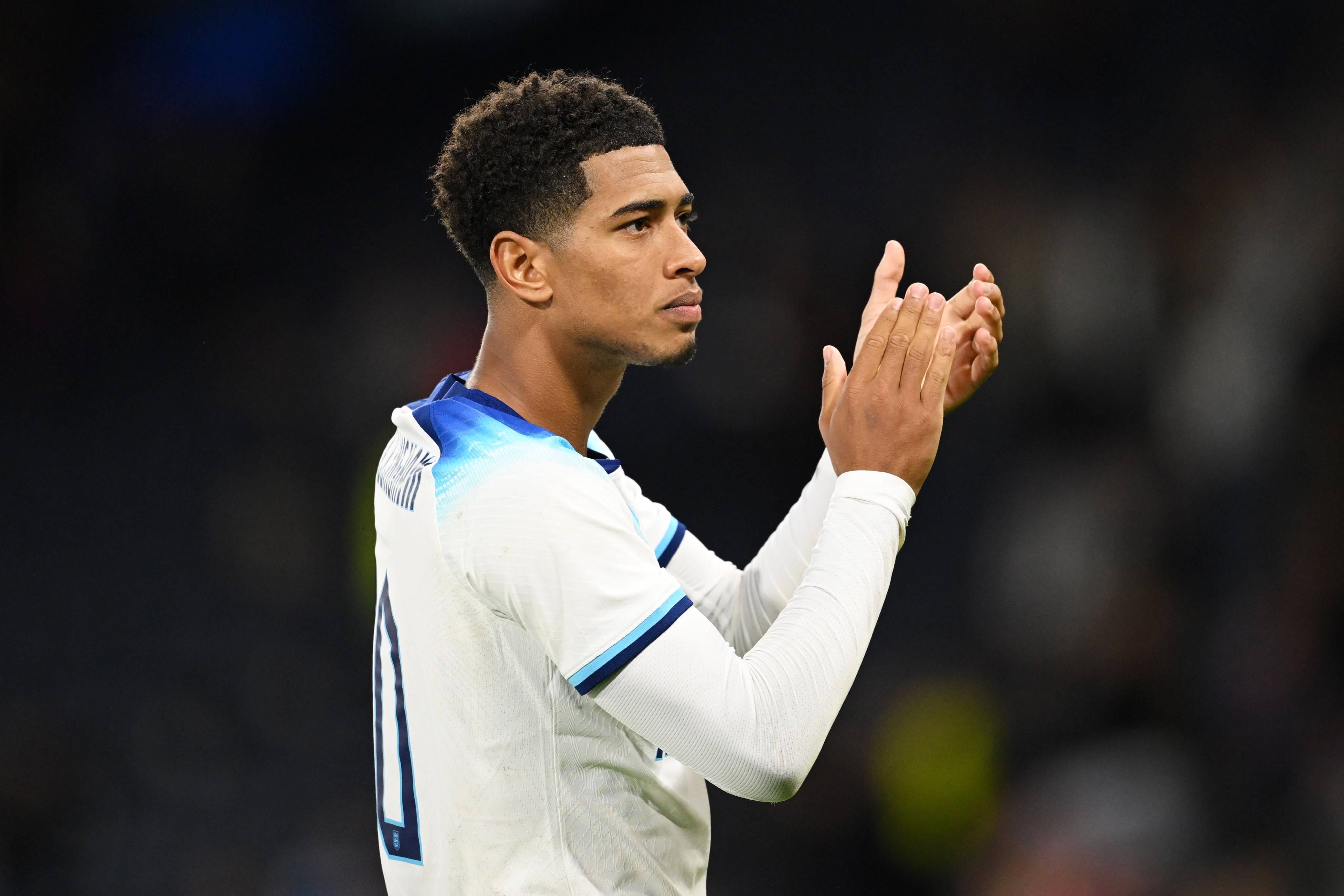 科尔：我不习惯看到克莱在别的球队，我想他多希望他还在这里（科尔：看见克莱穿着别队球衣不习惯，我相信他也希望仍在这里）